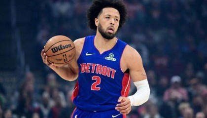 华体会hth体育-阿伦砍下21分4篮板 NBA常规赛太阳半场63-56领先活塞