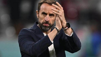 华体会hth体育-索斯盖特：丢2球不应该 奎罗斯：比赛半场就结束了