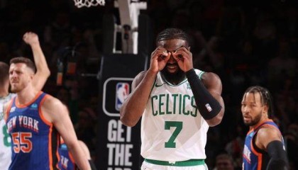 首发合砍96分拿下8连胜 绿军领跑东部一骑绝尘