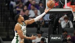 独木难支！字母哥19中12空砍31分10板5助1断 罚球差劲13中6